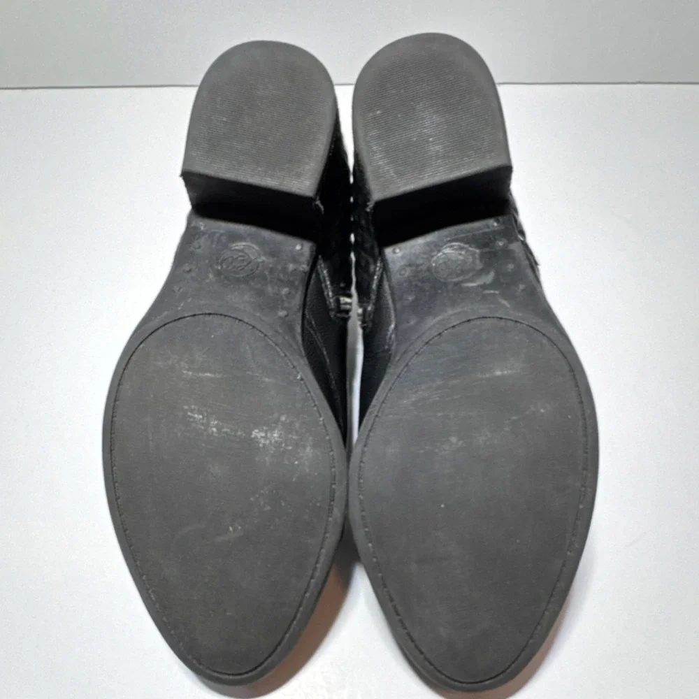 Lucky Brand Black Leather Ankle Bootie with Zipper and Textured Heel‎ Accent